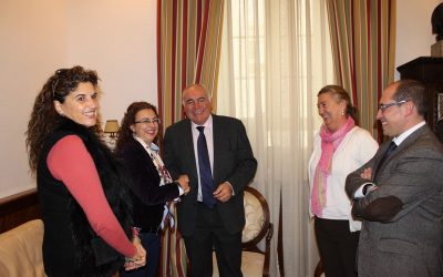 El alcalde Pedro Acedo entrega las llaves de un local al Club Emérita Atlética