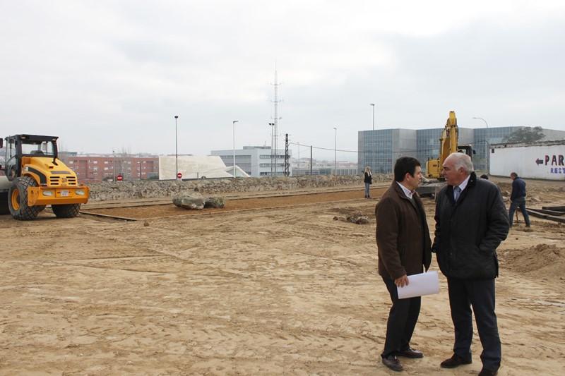Las obras del parque cercano al Acueducto de San Lázaro finalizarán a mediados de febrero