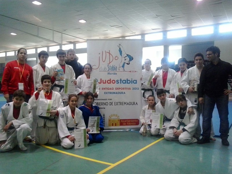 El Judo Stabia se alza con dos oros en la Copa de España de Extremadura «Villa de  Montijo»
