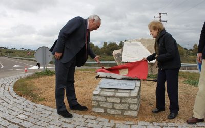 El Alcalde descubre una placa en honor a Luis García de la Puente y García de Blanes en la entrada de Proserpina
