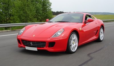 Concentración de coches Ferrari y Motos Honda Goldwin