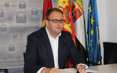 El alcalde detalla diferentes medidas en Personal para dignificar la labor de los funcionarios municipales