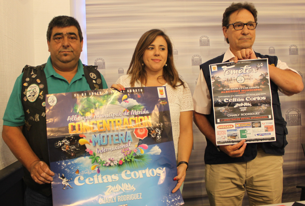 Ana Aragoneses y los organizadores del concierto.
