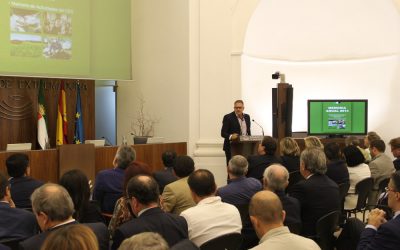 El alcalde asiste a la presentación de la memoria del Consejo Económico y Social
