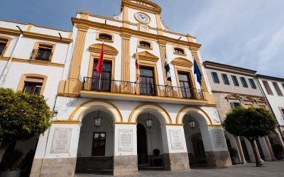 La denuncia de vecinos y policía local obliga al Ayuntamiento a actuar en la retirada de mobiliario