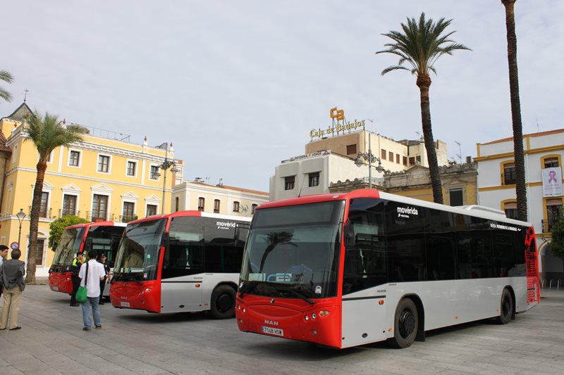 Los autobuses urbanos modifican su frecuencia y líneas durante los días 6, 7 y 8 de abril