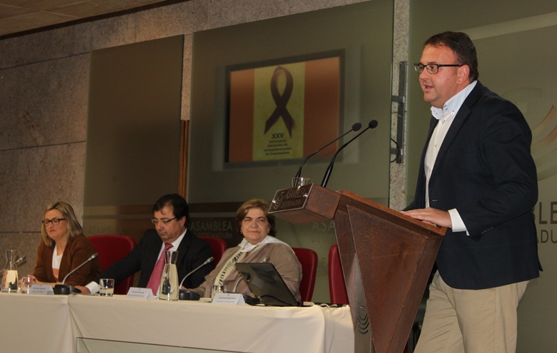 El alcalde en la Asamblea de Laringectomizados