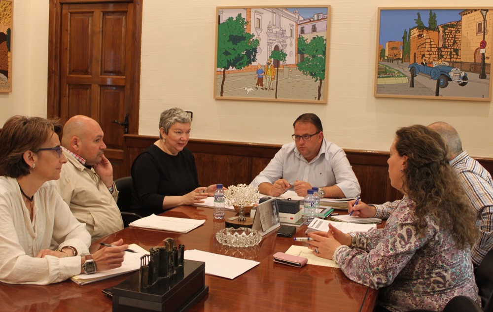 El Hogar de Mayores de la Zona Sur tendrá servicios de podología, peluquería, catering y cafetería