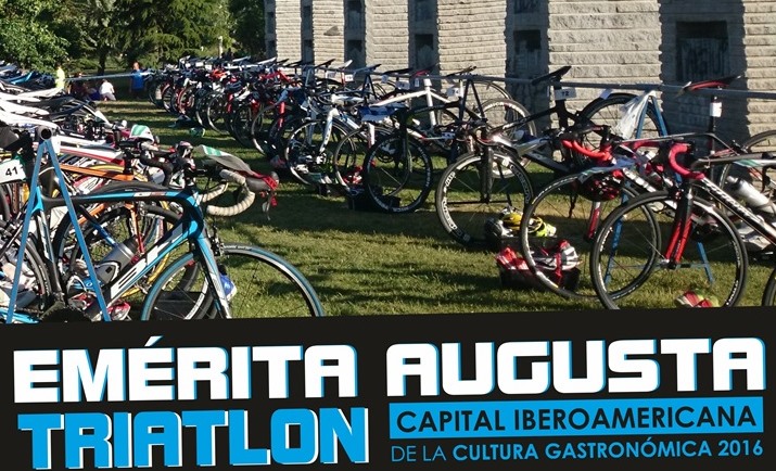 El VII Triatlón Emérita Augusta incorpora un circuito por el centro de la ciudad