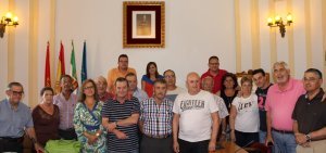El alcalde y presidentes de asosicaciones de vecinos