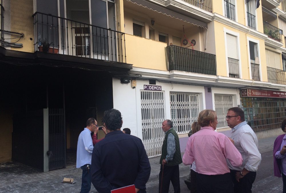 El ayuntamiento agradece el trabajo de bomberos, Policía Local y 112 en el incendio de un garaje en la calle Graciano
