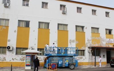 Hoy han comenzado los trabajos preparatorios para pintar la fachada del Conservatorio Municipal