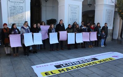 Un año sin machismo y sin violencia contra las mujeres piden para 2017 los asistentes a la concentración