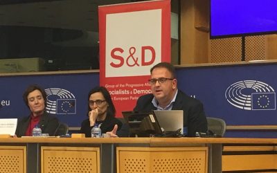 El alcalde pide en Bruselas la puesta en marcha de una garantía infantil