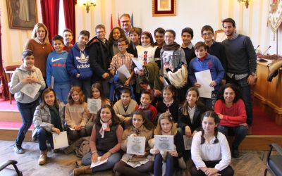 Alumnos del colegio Ciudad de Mérida presentan un proyecto emprendedor en el salón de plenos