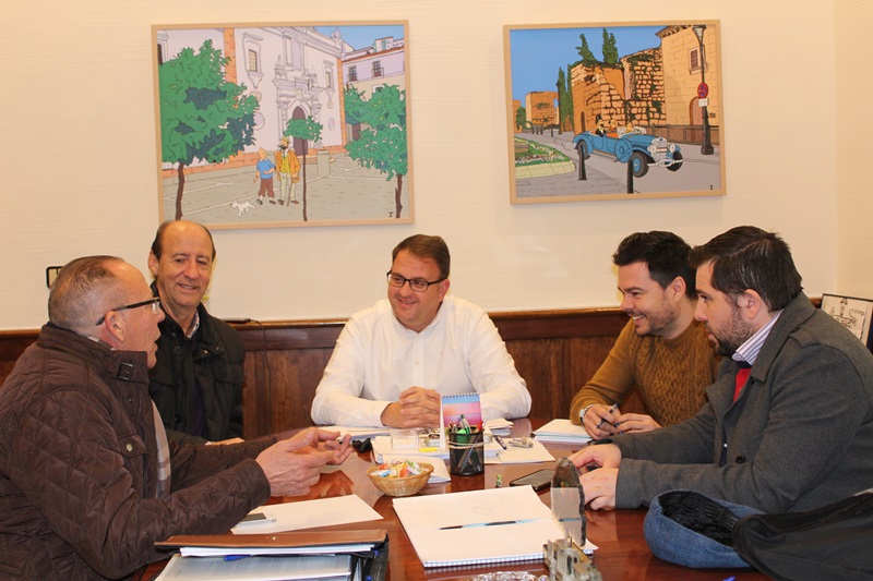 Alcalde con organizadores