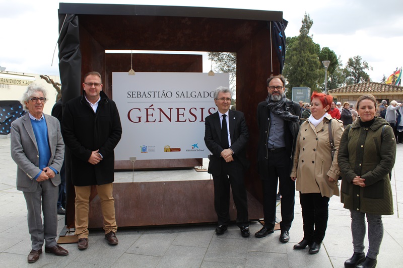 Autoridades en la inauguración (1)