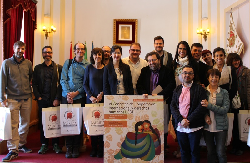 Alcalde y delegado con congresistas.