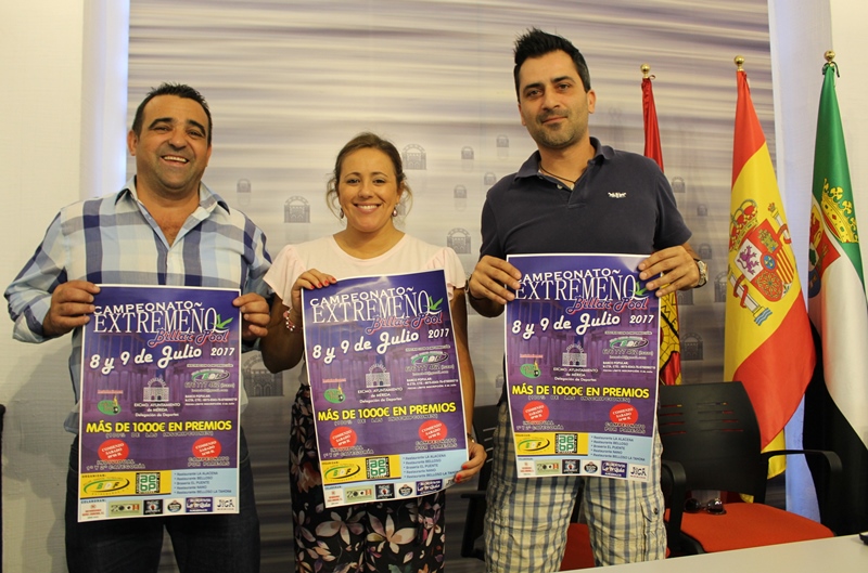 La delegada y organizadores