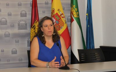 El Ayuntamiento y la empresa limpian de forma exhaustiva la zona afectada por el incendio en el Paseo de Roma