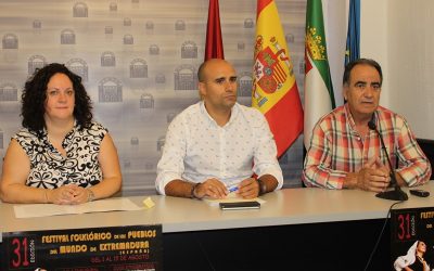 El  Festival Folklórico de los Pueblos de Mundo hará parada el martes en el Acueducto de los Milagros