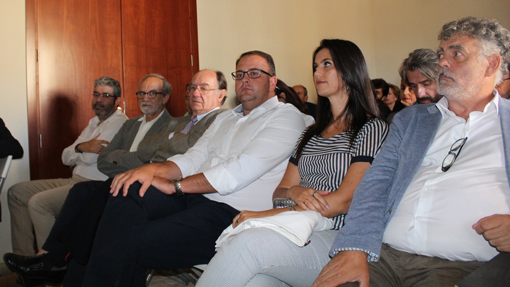 El alclade con las autoridades