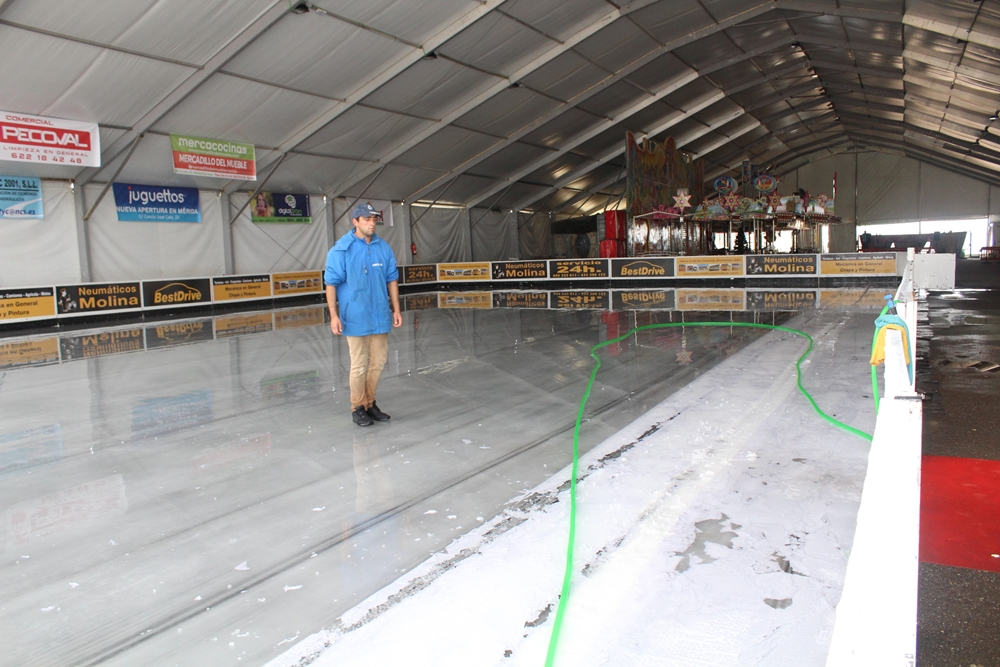 Una gran Pista de Hielo ofrecerá numerosas actividades en el recinto ferial hasta después de Reyes
