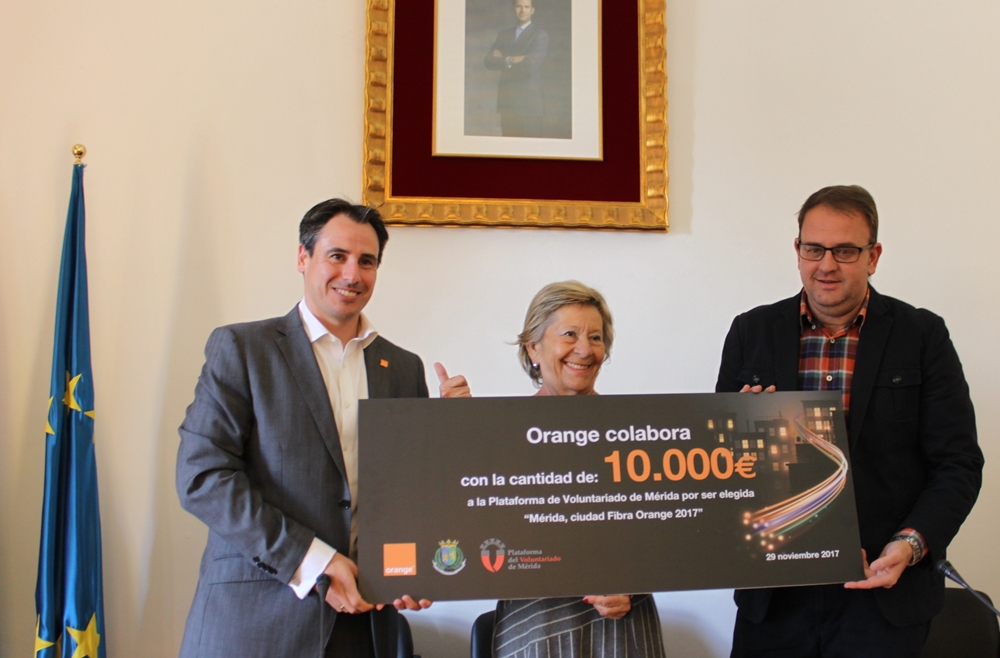 Entrega de 10.000 euros a Plataforma Voluntatiado