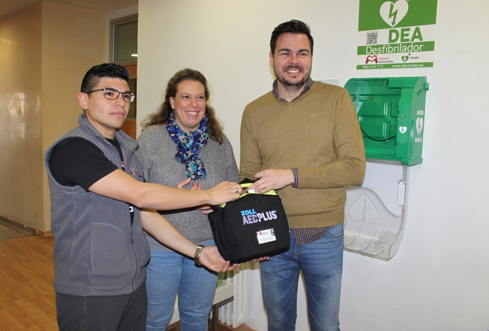 Ochenta trabajadores municipales realizan un curso sobre cómo utilizar desfibriladores