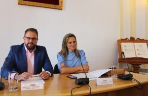 Alcalde y delegada del Gobierno.