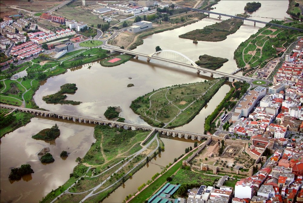Nuevos bancos, fuentes, riego y zonas de pradera natural para La Isla de Mérida