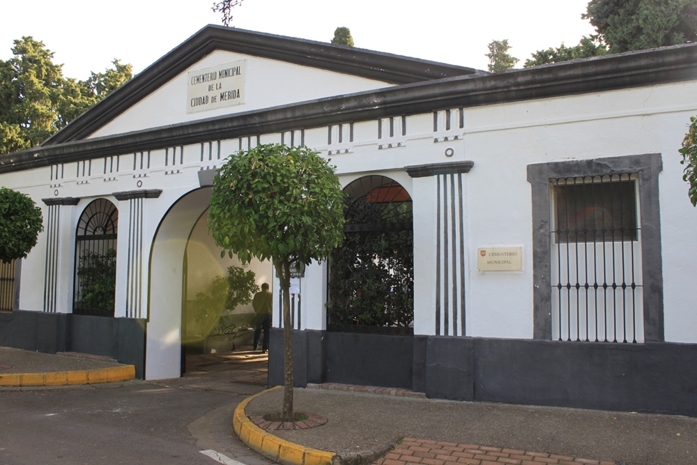 El Cementerio Municipal acoge un año más la celebración del Día de Difuntos