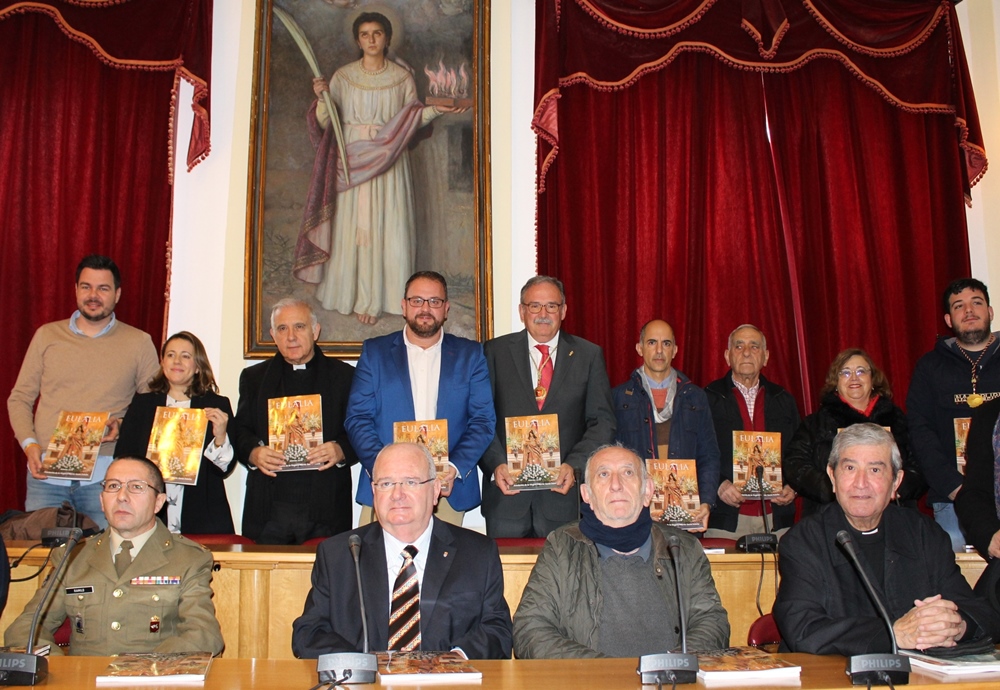 El alcalde dice que la revista Eulalia se une al trabajo del ayuntamiento por difundir el turismo religioso