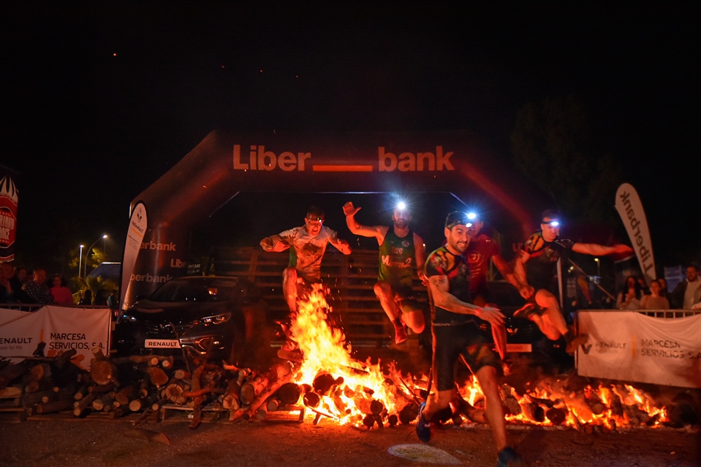 Mérida celebra su fiesta farinata nocturna con más de mil participantes