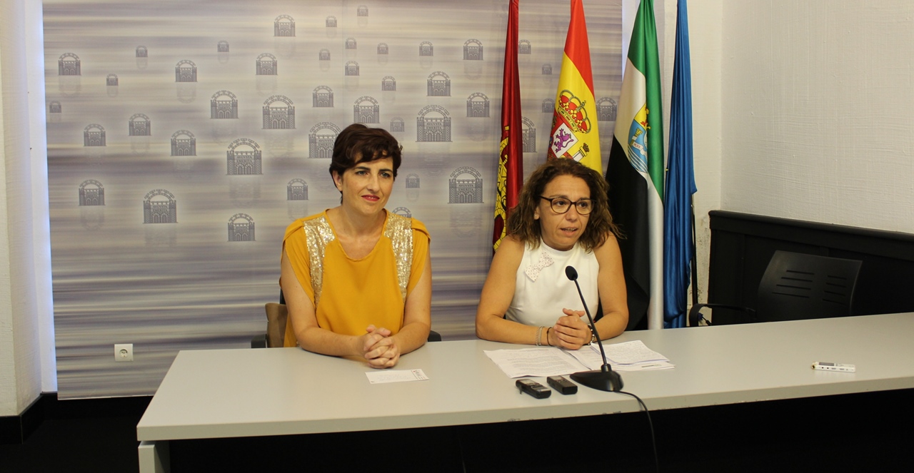 Las delegada de Educación y Cultura, Susana Fajardo y Silvia Fernández, en rueda de prensa
