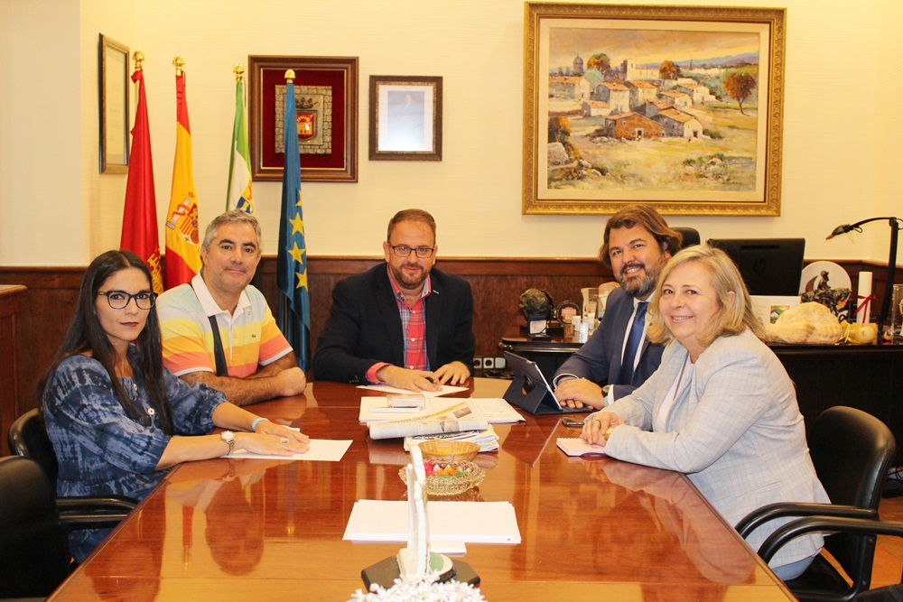 El Club Rotario ofrece becas para que jóvenes entre catorce y dieciocho años, estudien en el extranjero