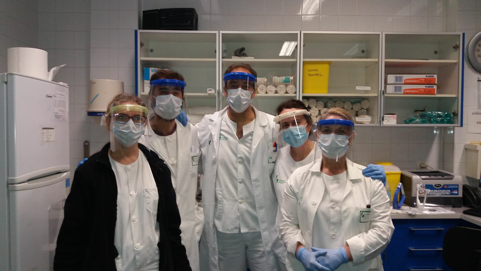 La Policía Local ha recogido protectores 3D para repartirlos en el Hospital de Mérida