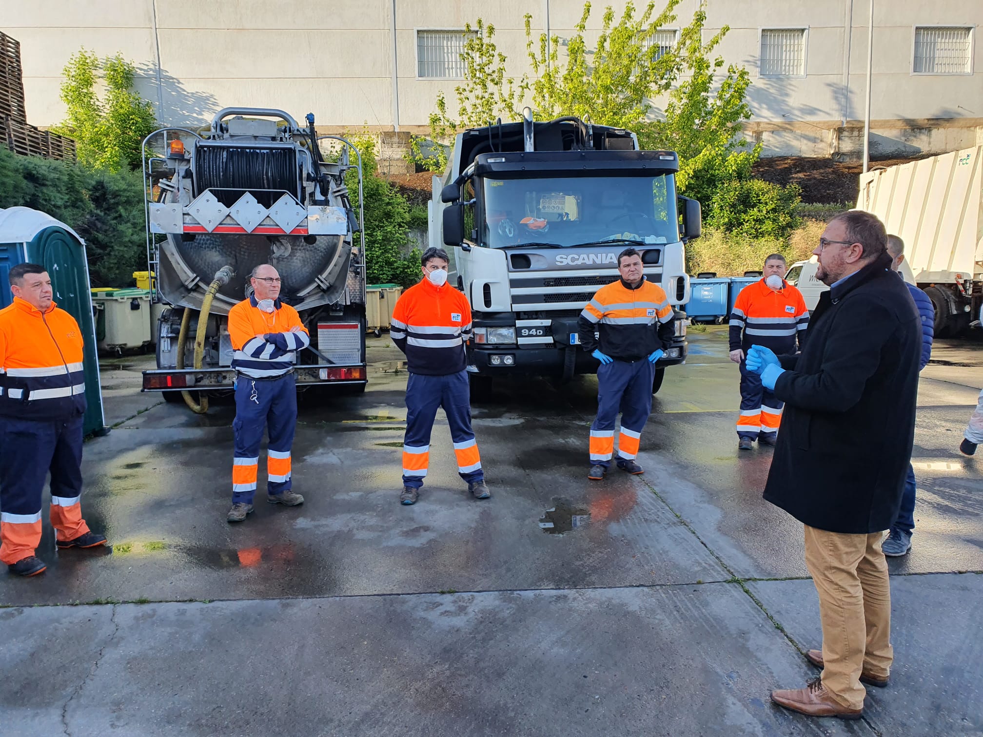 El alcalde agradece el trabajo “incansable” del personal de Limpieza en una visita a sus instalaciones
