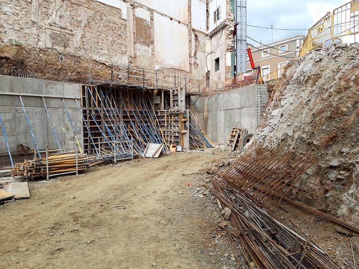 Se reanudan las obras en el María Luisa, La Isla, acerados de El Prado y campo de césped en San Andrés
