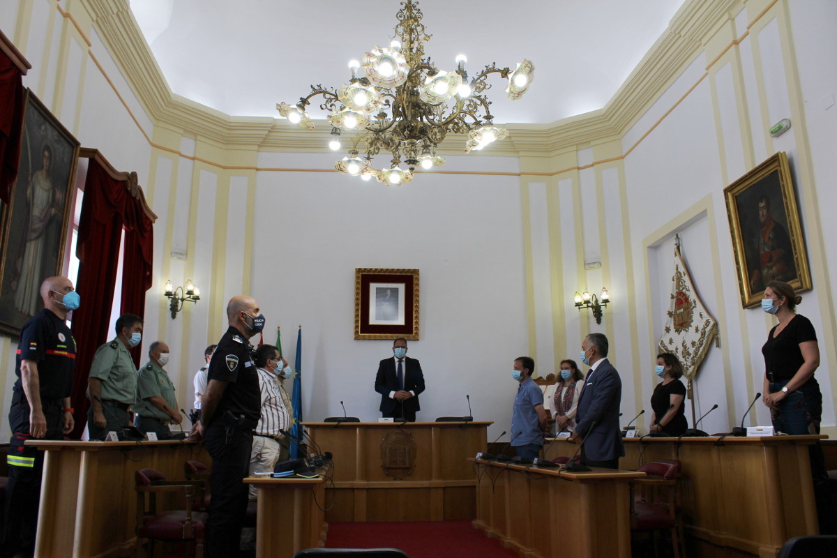 El Alcalde preside el acto institucional en recuerdo a los fallecidos por el covid- 19 y en agradecimiento a los emeritenses