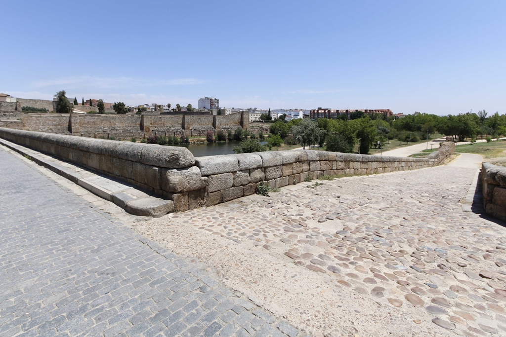 El descendedero del Puente Romano tendrá nuevo pavimento y se limpiará y adecuará la zona
