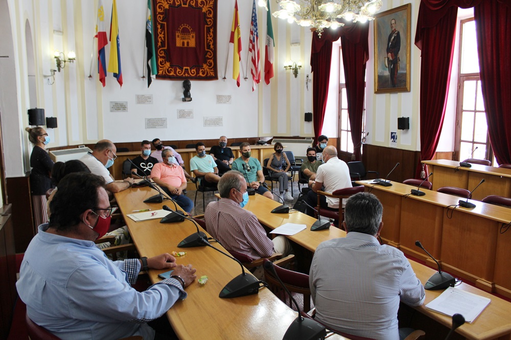 El Ayuntamiento ofrece a los empresarios de ocio nocturno cambiar la licencia por la de bares y restaurantes