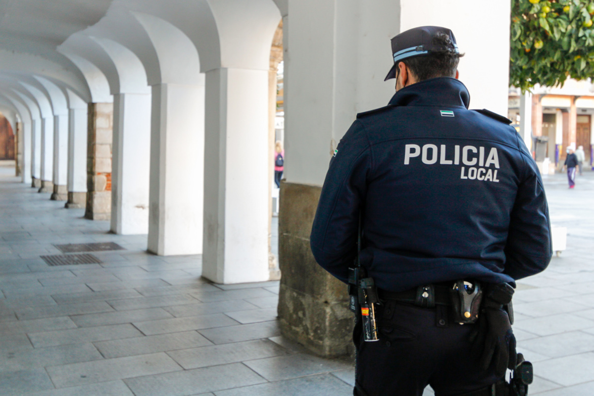 Veinte personas identificadas en una fiesta sin autorización en la calle Vicente Aleixandre