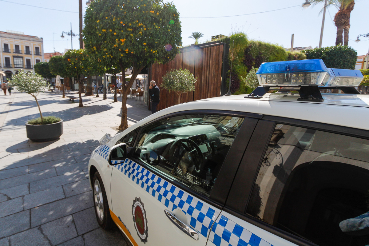Doce denuncias de la Policía Local por incumplir el toque de queda el pasado fin de semana y festivos de la Constitución y la Inmaculada