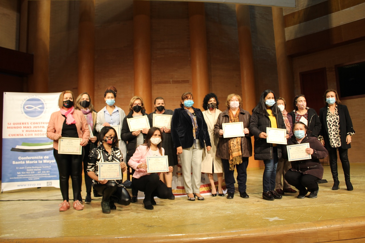 Entrega de diplomas del curso de patronaje de San Vicente de Paúl