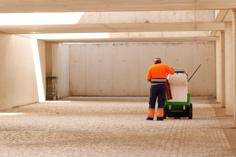 Aprobada la ampliación del contrato de Limpieza Viaria que garantizará el servicio en todas las barriadas de la ciudad a diario y fines de semana