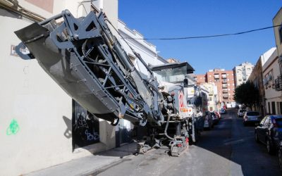 El V Plan de Asfaltado prosigue hoy y mañana en Vía Ensanche y Travesía de Pizarro