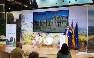 El alcalde presenta la oferta de Mérida como una de las más competitivas del país para este verano
