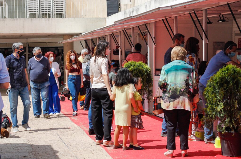 El ayuntamiento acuerda con los agentes implicados que la Feria del Libro 2022 se celebre en el Templo de Diana en la primera quincena de mayo