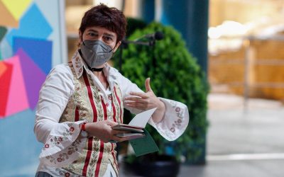 Violeta Monreal muestra sus creaciones en un encuentro con mediadores culturales